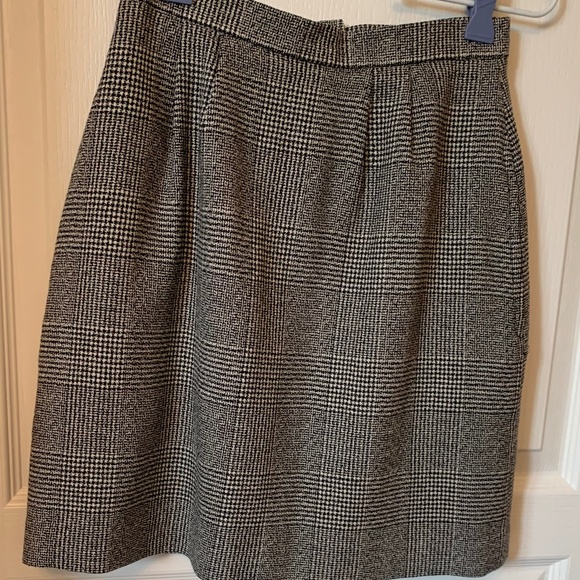 CLASSIC PURE VIRGIN WOOL MINI SKIRT - LINED - Picture 9 of 9